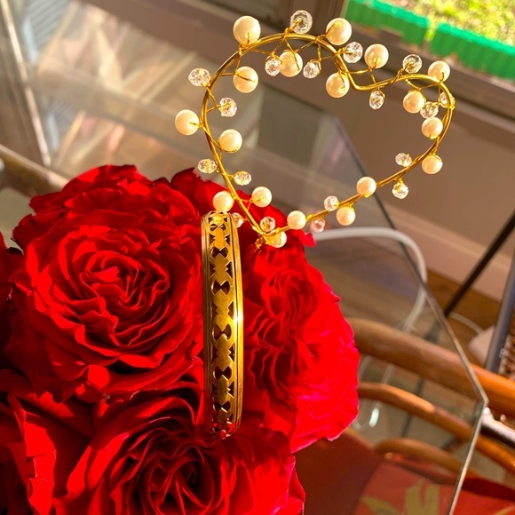 70’s Vintage Gold Tinged Brass Alloy Cutout Bracelet - Picture 6 of 17